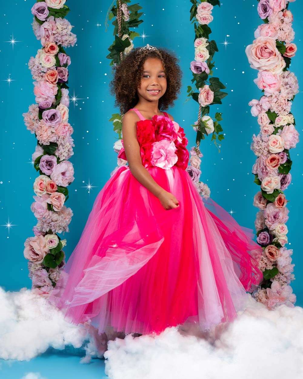 <p>Longue robe ornée de fleurs avec tulle rose pour petite fille</p>